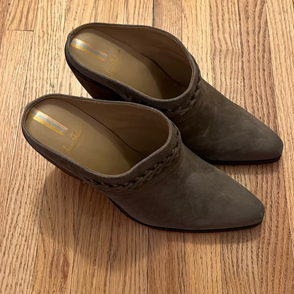 Western Olive Mule - Picture 4 of 9